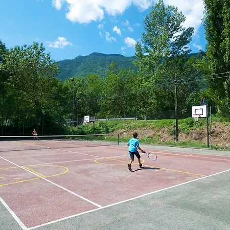 Aldeamento Turístico La Borda Del Pubill 2*